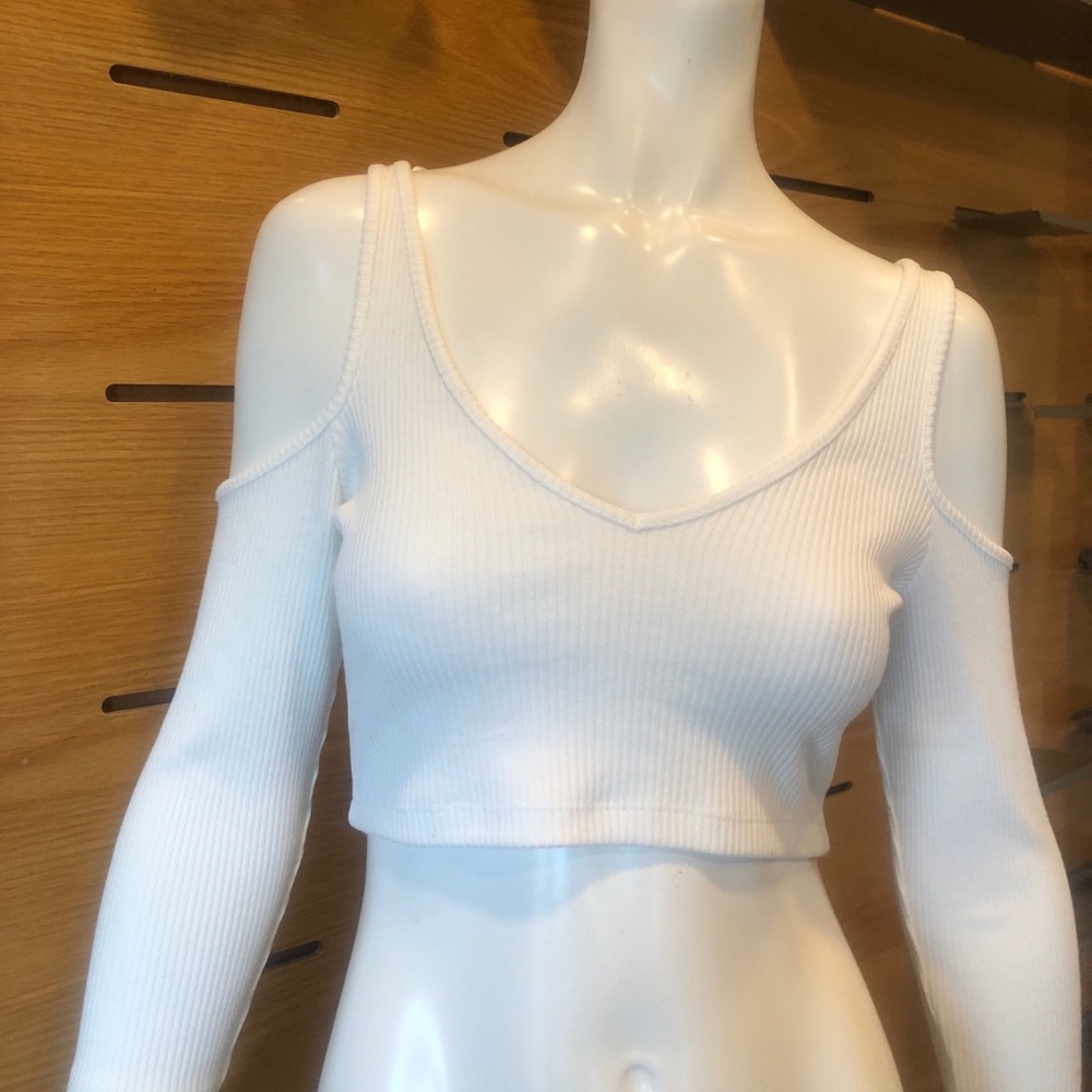 White Cold Shoulder Ribbed Top. Size M